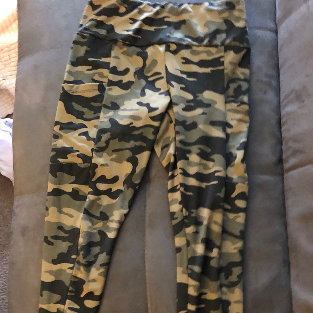 green camo leggings :)
